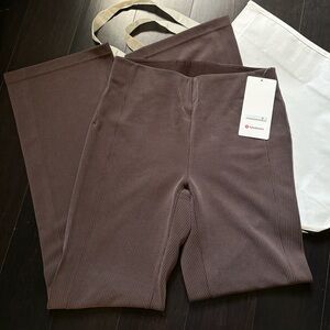 LULULEMON RIBBED SOFTSTREME FLARED PANT *REGULAR IN ESPRESSO SZ 6 NWT